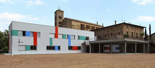 ESCOLA SANT GENS I SANTA AGNS. TARADELL. Casal d'estiu